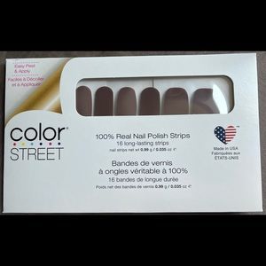 ColorStreet 100% Real nail polish strips (16). Colour: « Berlin it to Win It »